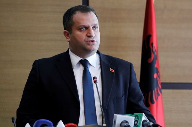 Vetëvendosje PDK'ya Teslim Oluyor!