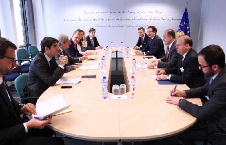 Mogherini ve Hahn: Önce Anlaşma Onaylansın Sonra Vizeler
