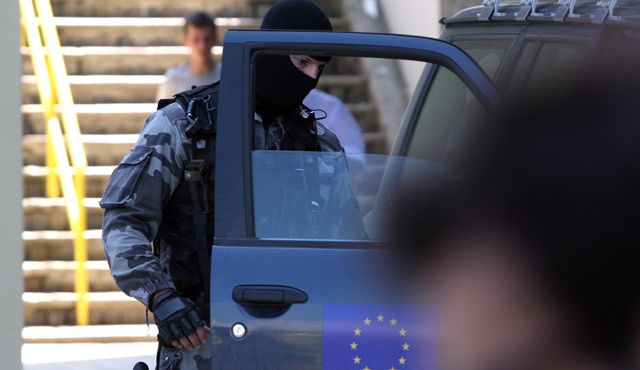EULEX'ten Beş Tutukluya 30 Gün Gözaltı