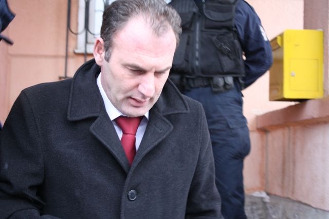 Limaj, Organize Suç ve Yolsuzlukla Suçlanıyor