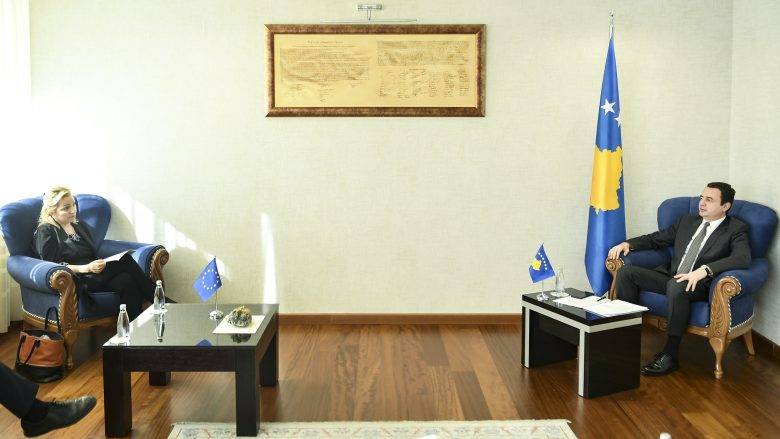 Apostolova Kurti’den Verginin Kaldırılmasını Talep Ediyor