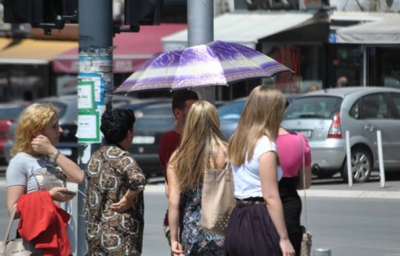 Hava Güneşli ve Sıcak