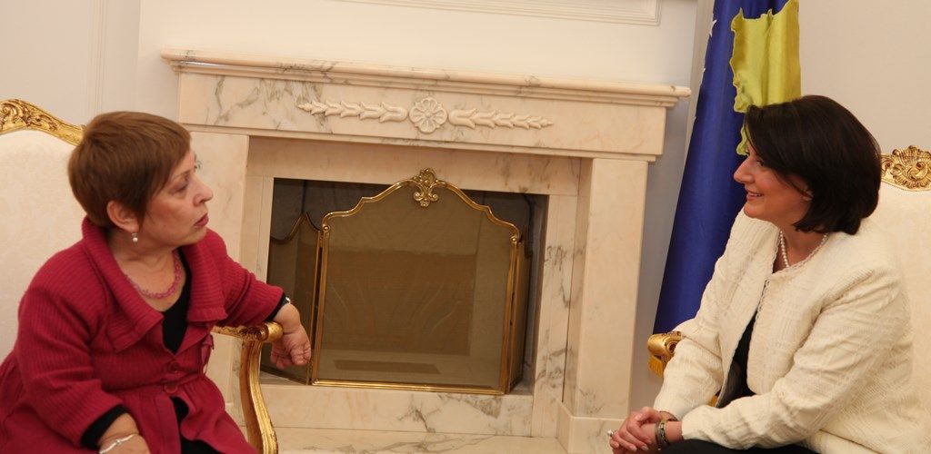 İnsan Hakları Aktivisti Hilminijeta Apuk, Jahjaga Tarafından Onurlandırıldı