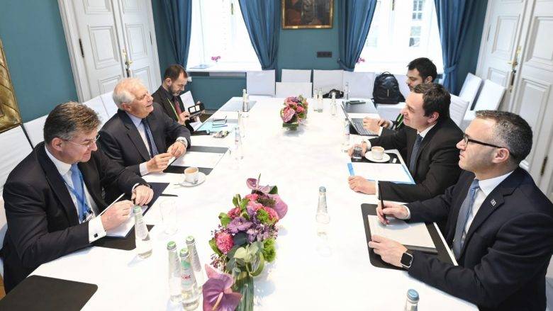 Kurti, Borrell ve Lajçak ile Görüşüyor