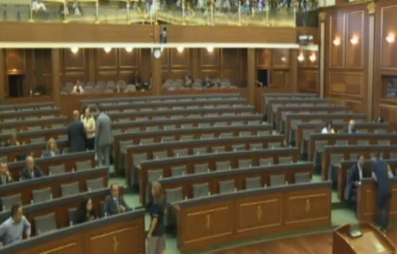Oturum Kestirildi, Saat 12.00'de Parlamento Grupları Toplanıyor