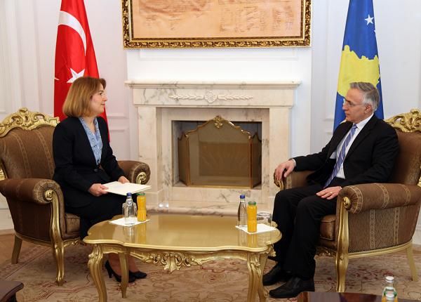 Türkiye'nin Yeni Kosova Büyükelçisi  Songül Ozan Görüşmelerine Başladı