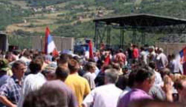 Sırplar Zubin Potok - Mitroviça Yolunu Kapattı