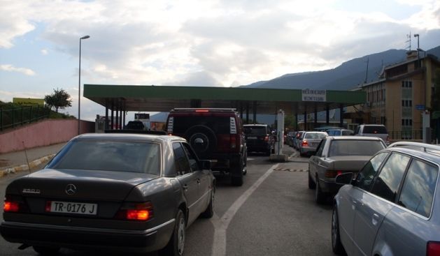 Vırmiça'da Kuyruk 4 Kilometreye Vardı