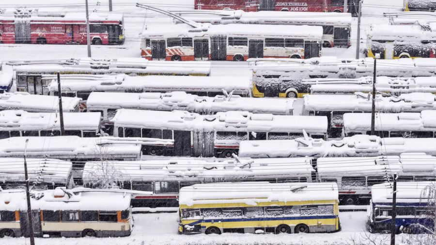 Balkan ülkelerinde yoğun kar fırtınası: Bosna Hersek'te 200.000'den fazla eve elektrik verilemiyor 
