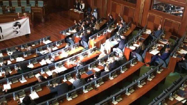 Vetëvendosje, Astrit Dehari için Veseli'nin Girişimiyle Meclis'in Toplanmasına Karşı
