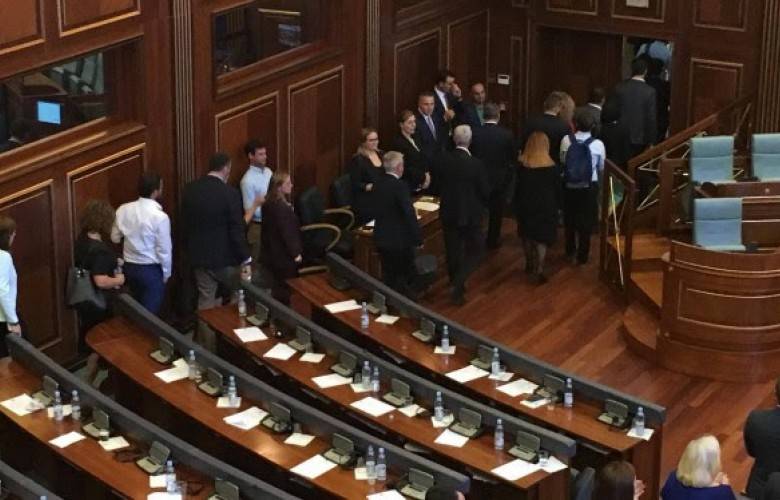 Veseli’nin Seçilmesinden Memnun Olmayan VV ve LDK Salonu Terk Etti