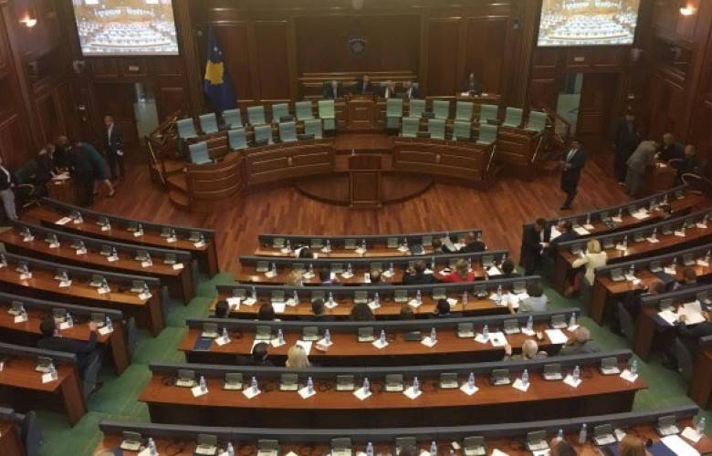 Sırp Milletvekilleri Meclis’e Geldi