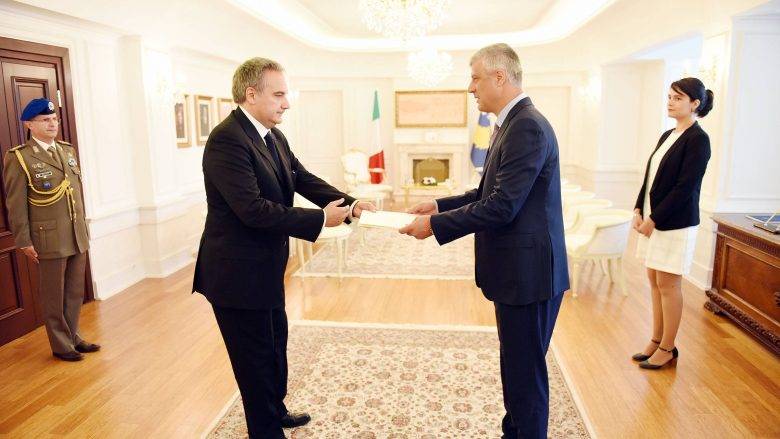 Thaçi,  İtalyan Büyükelçiden Güven Mektubunu Aldı