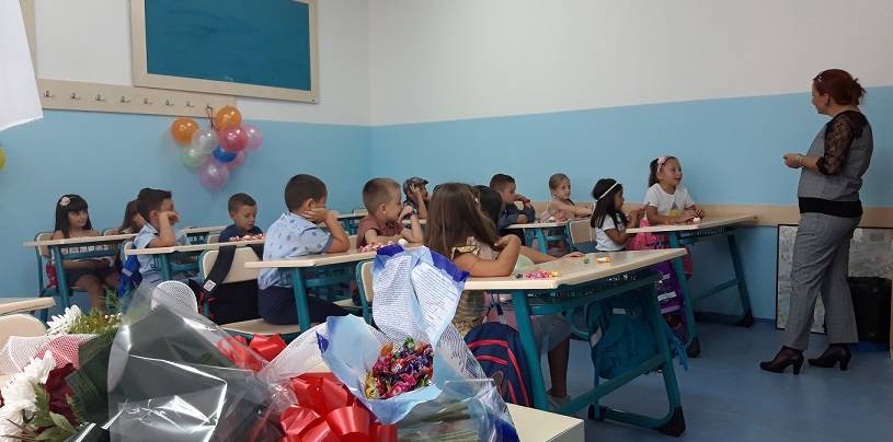 Priştine “Elena Gjika” Okulunda Bugün Yeni Ders Yılı İlk Zili Çaldı