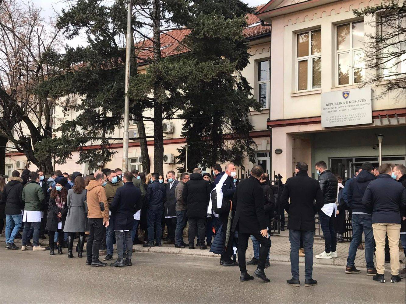 Bakan Latifi, Uzmanlaşma Aşamasındaki Sağlıkçıları Kabul Etmedi