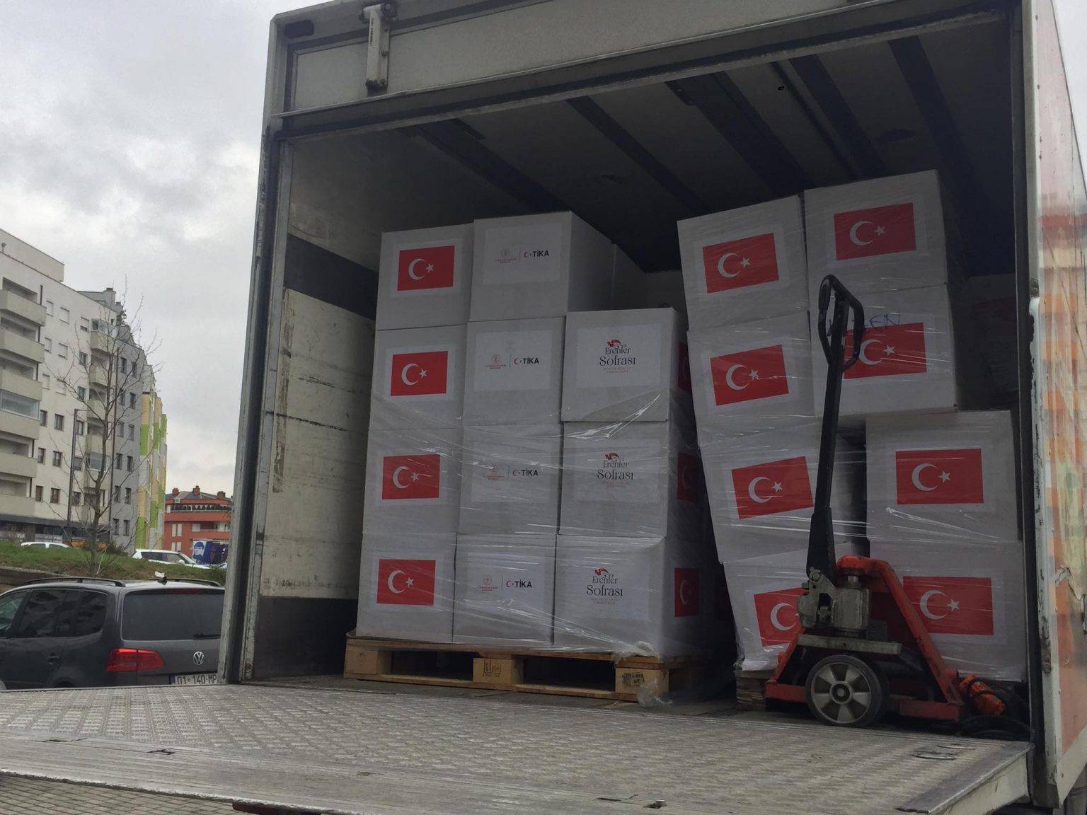 TİKA, Priştine’de İhtiyaç Sahibi 230 Aileye Gıda Yardımı Dağıttı