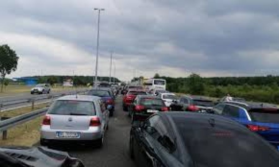Sınır Geçitlerinde Trafik Yoğunluğu Azaldı, Merdare'de Yarım Saate Kadar Bekleniyor