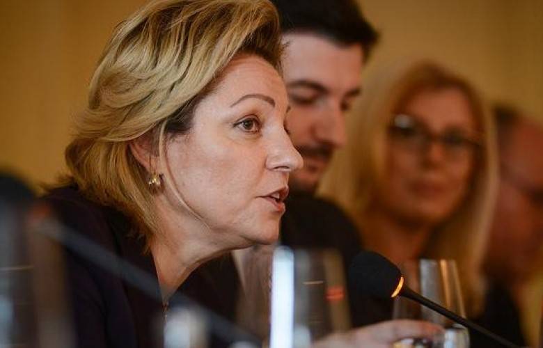 Suçlanan Siyasilerle İletişim Kurmuyorum
