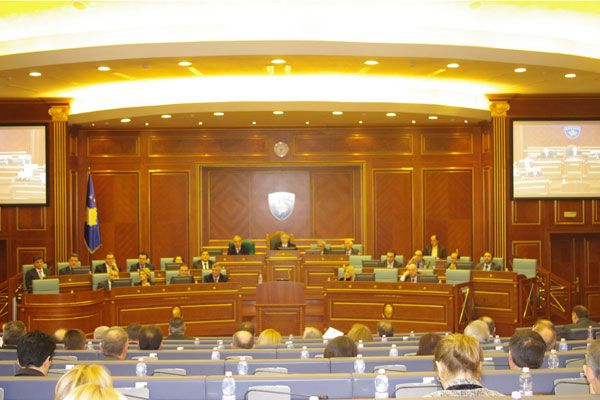 Uyarılara Rağmen Meclis Yolsuzlukla İlgili Paket Yasaları Benimsedi