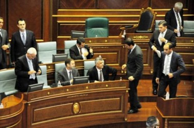 Milletvekillerine Hükümette Görevde Bulunmaları Yasaklanmaktadır