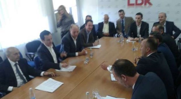 Blok ve Vetvendosje Anlaşmayı İmzaladı