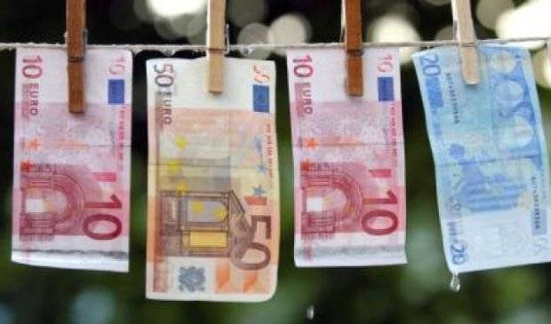 AB, Kosova'da Para Aklamayla Mücadeleyi Destekliyor