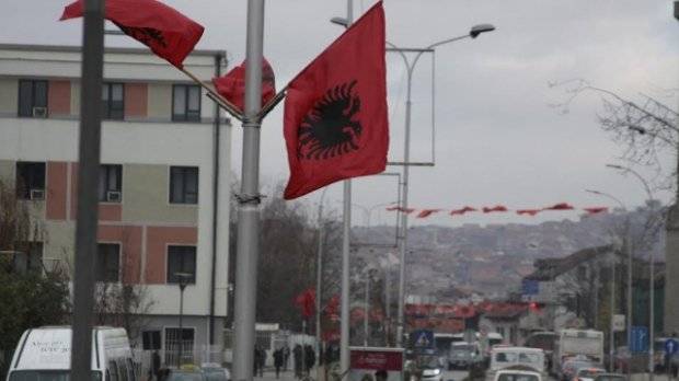 Priştine  "Kırmızı Siyaha" Büründü
