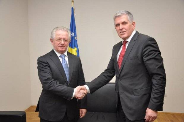 Rexhepi, Hyseni'ye Görevini Devretti