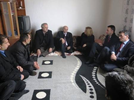 Mustafa, Kosova Ovasında Jasharaj Ailesini Ziyaret Etti
