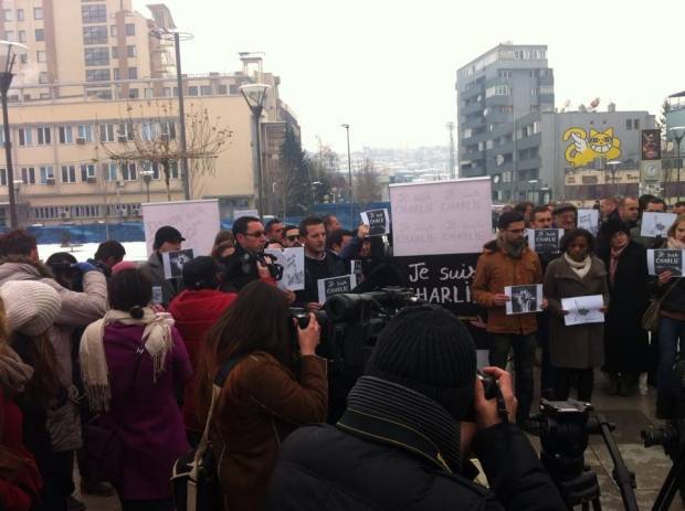 Kosova Gazetecilerinden Fransız Meslektaşlara Dayanışma