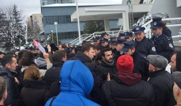 Protestocular: Elektrik Faturalarını Ödemeyin