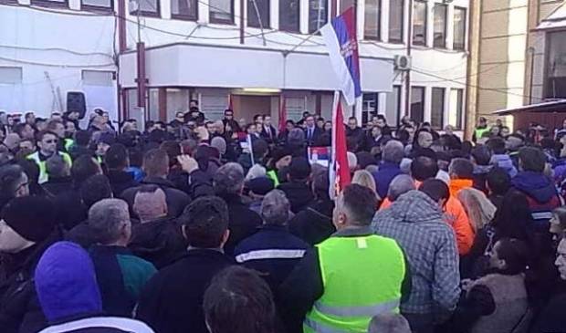 Vuçiç: Kosova'yı Terk Etmeyin