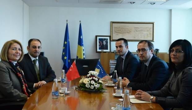 Türkiye,  Kosova Kurumlarına Desteğini Sürdürüyor
