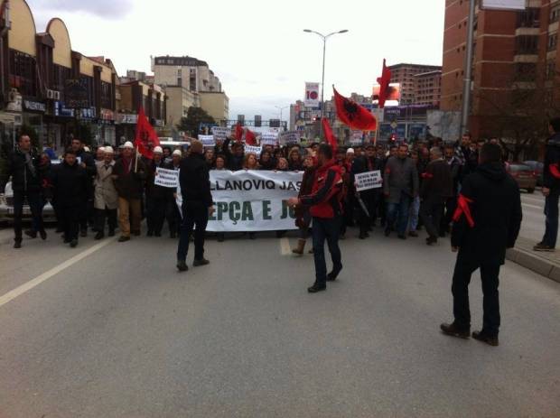 Yakovalı Anneler Vetëvendosje'yi Yalnız Bıraktı