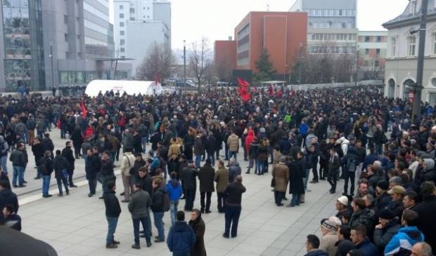 Protestocular Meydanda Toplandı