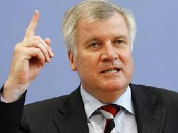 Seehofer: Sığınmacılar Sınır Dışı Edilecek