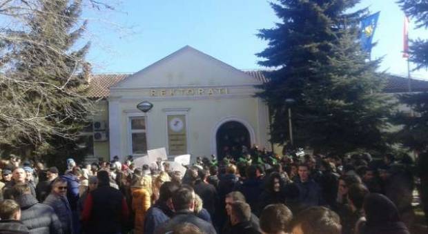 Öğrenci Protestosu Başladı