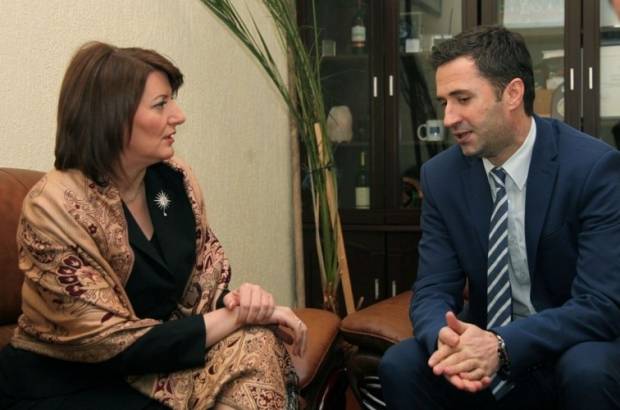 Jahjaga Drenas Belediyesini Ziyaret Etti