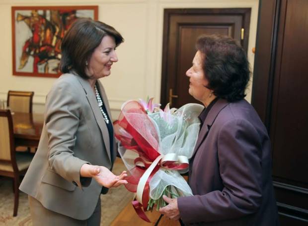 Jahjaga, Emektar Öğretmenlerle Görüştü