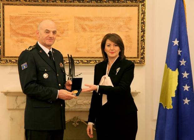 General Kastrati  "Bağımsızlık Nişanıyla" Onurlandırıldı