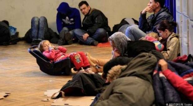 Macaristan, 35 Sığınmacı Kosovalıyı Otobüsle Geri Gönderiyor