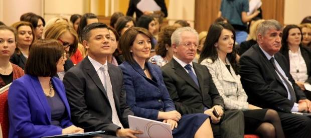 Jahjaga "Kadın Haftası"-ndaki Tebliğleri Dinledi