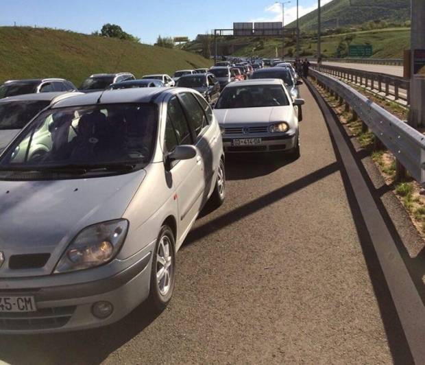 Morina Sınır Kapısında Kuyruklar 10 Km'yi Buldu