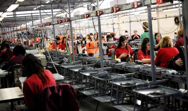 Bakan Bajrami Solid' Fabrikasını Ziyaret Etti
