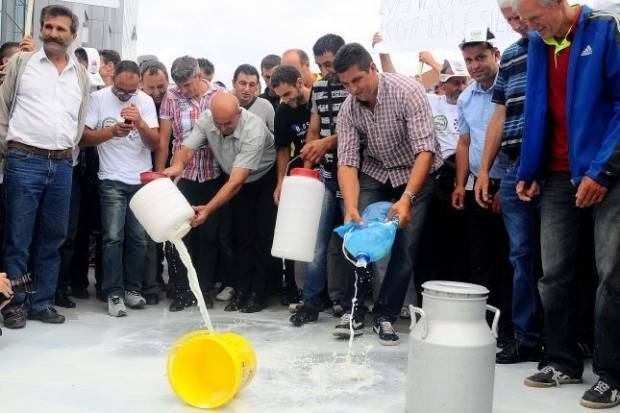 Süt Üreticileri Bugün Yolları Kapatıyor