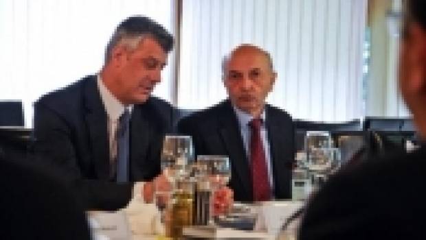Thaçi ve Mustafa Özel Mahkeme için Kendi Parlamento Guruplarını Topluyor