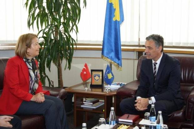 Büyükelçi Ozan, Kosova Başsavcısı Lumezi'yi Ziyaret Etti