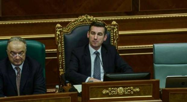 Muhalefet ve Veseli Polisin Meclisten Uzaklaşmasını İstedi