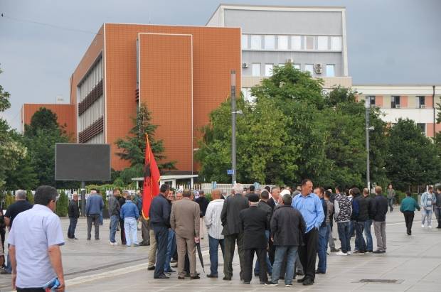 Gaziler Karar Alınıncaya Kadar Meclis Önünde