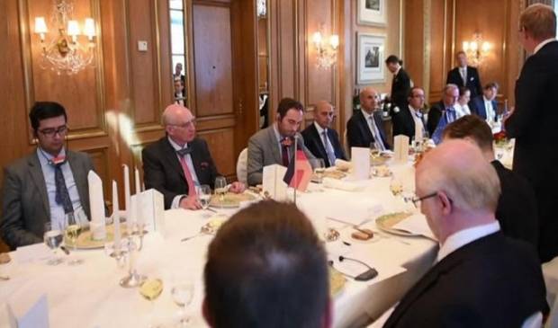 Mustafa, Almanya'nın Büyük Şirketler Temsilcileriyle Görüştü